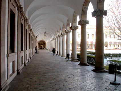 portico del cortile grande